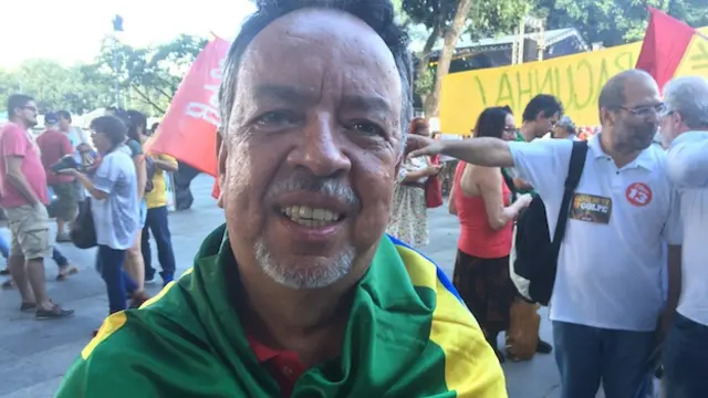 Manifestante pro-gobierno en Brasil.