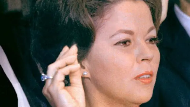 Temple menggunakan cincin ini ketika dilantik sebagai delagasi PBB pada 1969. 