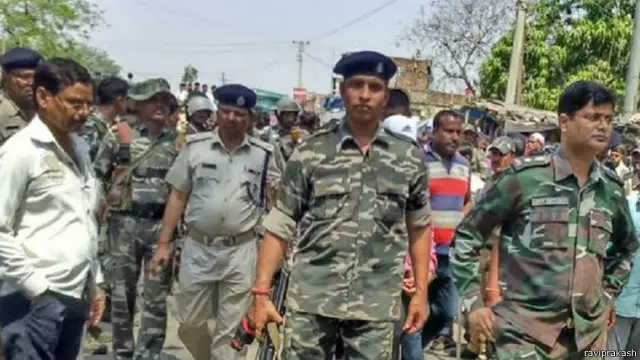 वारदात के बाद इलाके में तनाव, बड़े पैमाने पर पुलिस बल की तैनाती