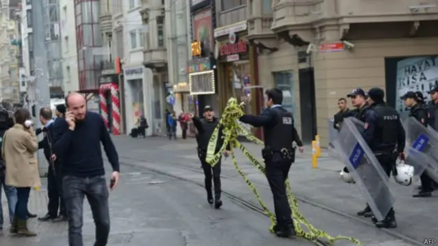 獨立大道是伊斯坦布爾著名的遊客購物區，周末人頭攢動。