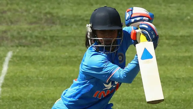 ندا ڈار کی گیند پر متھالی16 رنز بنا کر فل ٹاس پر کیچ آؤٹ ہوئیں