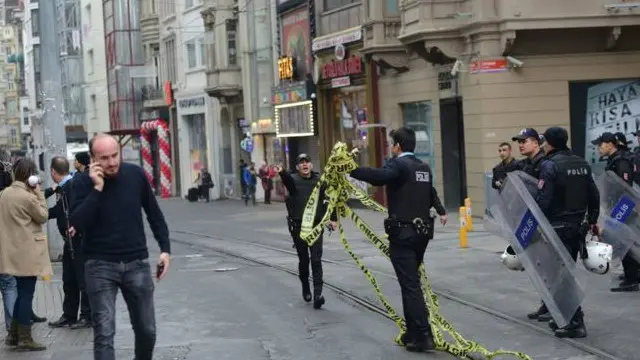 Поліція швидко оточила район вибуху