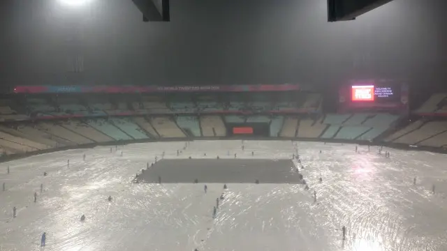 بارش کچھ دیر رکنے کے بعد دوبارہ شروع ہوگئی ہے