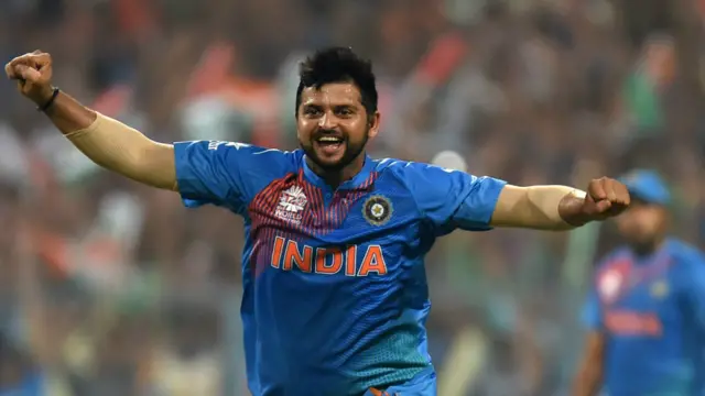 بھارت کی جانب سے سریش رائنا اور جسپریت بمراہ نے ابتدائی دو وکٹیں حاصل کیں۔