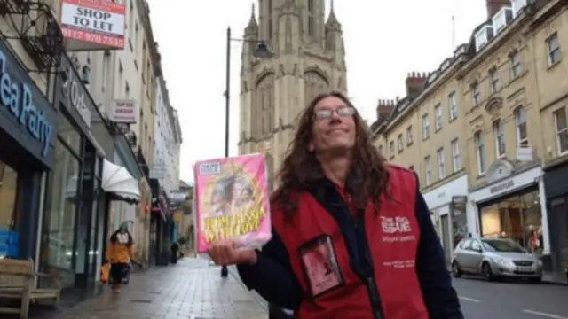 傑克說一個「身材相當」的人，免費向他出借一套阿曼尼結婚西服。