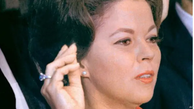 ارتدت تيمبل الخاتم عند ادائها اليمين مندوبة لدى الامم المتحدة عام 1969