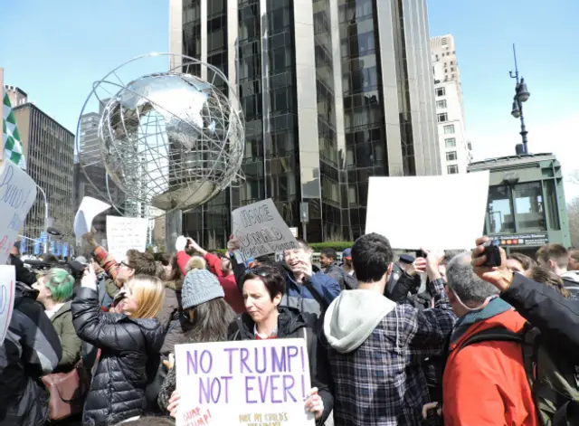 Митинг противников Дональда Трампа в Нью-Йорке 19 марта 2016 г.