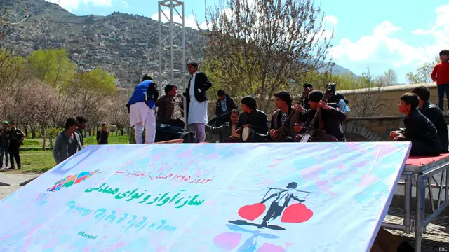 د افغانستان پلازمېنې کابل "بابر بڼ" کې د نوي ۱۳۹۵ هجري لمریز کال د پیلېدو په پلمه د خوښۍ پروګرام جوړ شوی و. 