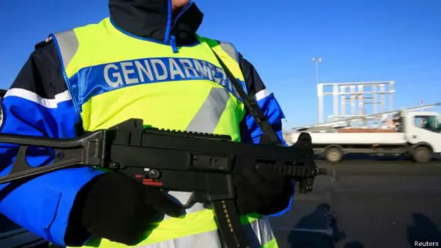 عبدالسلام کی گرفتاری کے بعد فرانس نے سرحد پر مزید فوج تیعنات کرنے کا اعلان کیا ہے
