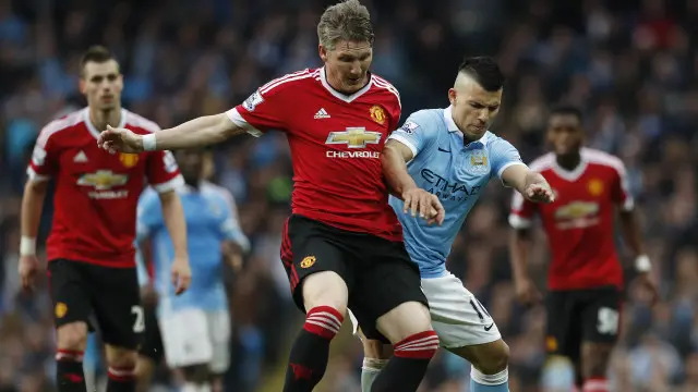 Manchester United melawan City