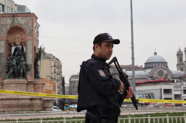 یہ گرفتاریاں استنبول شہر میں تین روز قبل بم دھماکے کے بعد کی گئی ہیں جس میں چار افراد ہلاک ہوئے تھے