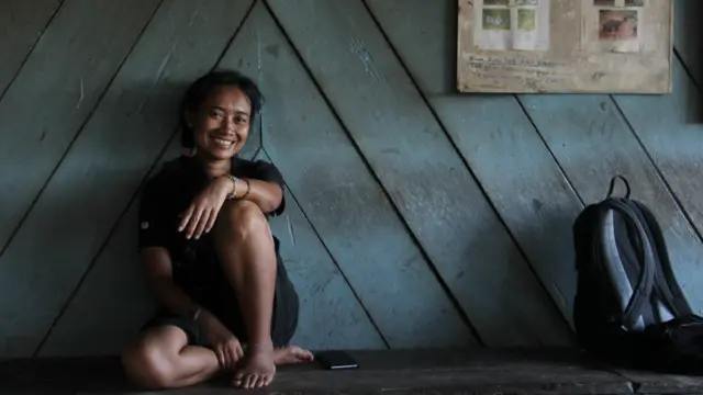 Erni Suyanti Musabine di Pusat Pelatihan Gajah Seblat, Bengkulu. 