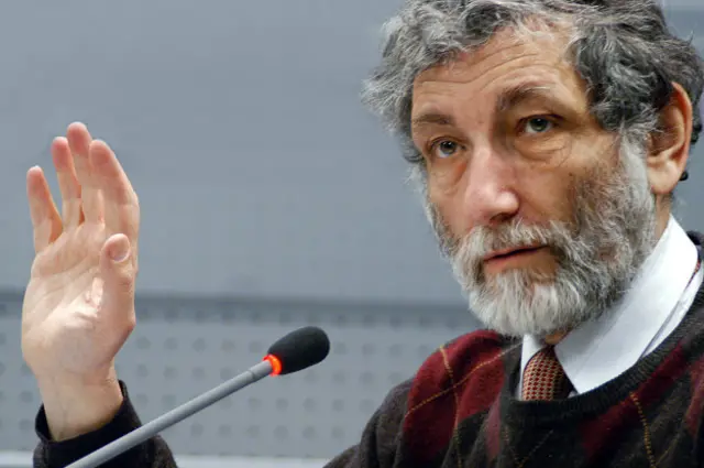 Население России растет в основном за счет миграции, говорит профессор Вишневский