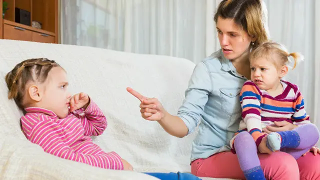 Мать и двое детей