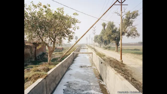 Оросительный канал, Канпур, Индия, 2014 год.