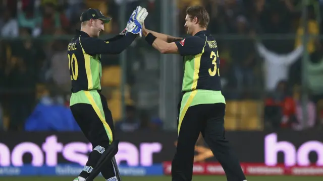 بنگلور میں بنگلہ دیش اور آسٹریلیا کے درمیان کھیلے جانے والے میچ میں شین واٹسن نے اپنی ٹیم کو ابتدائی دو وکٹیں دلائیں۔