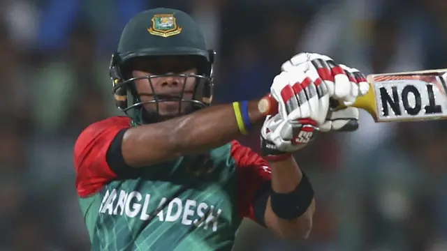 چھٹے اوور میں شبیر 12 رنز بنا کر واٹسن کی گیند پر آؤٹ ہو گئے