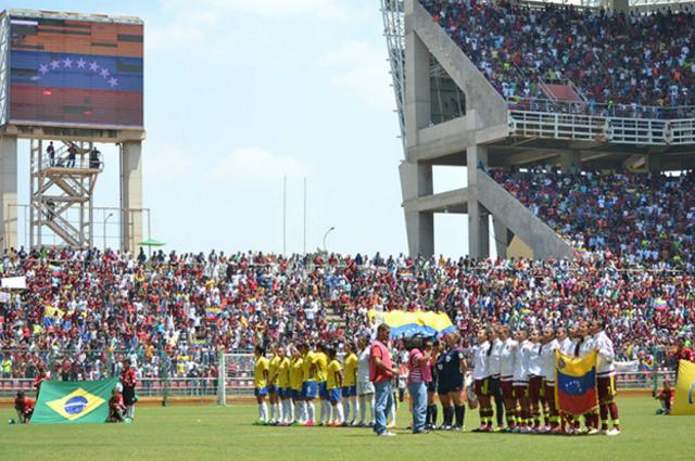 Por qué las mujeres futbolistas sufren más lesiones de rodilla que