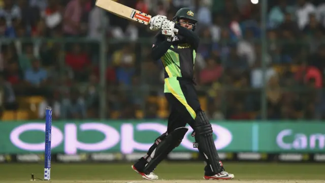 عثمان خواجہ نے اپنی ٹیم کو بہتر آغاز فراہم کیا اور نصف سنچری سکور کی۔