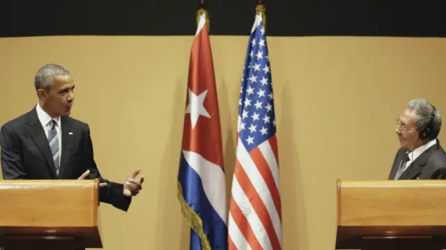 Барак Обама та Рауль Кастро