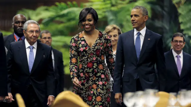 Barack Obama y la primera dama asisten a una cena en el Palacio de la Revolución con el presidente de Cuba, Raúl Castro, como anfitrión