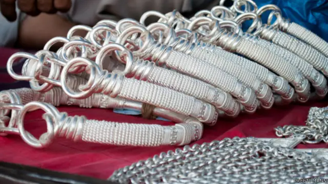 भगोरिया उत्सव में गहनों की दुकान