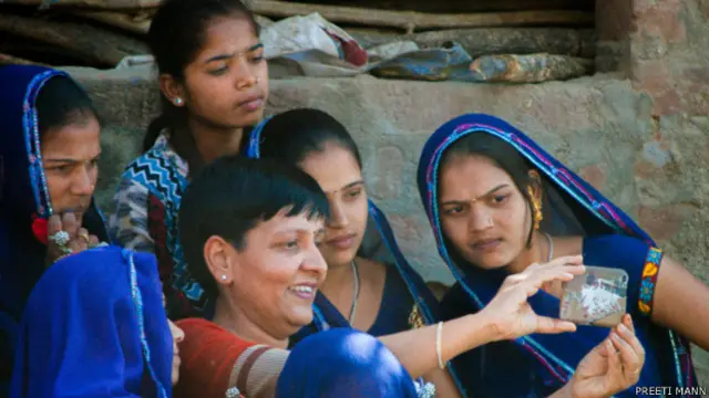 भगोरिया उत्सव में विदेशी सैलानी