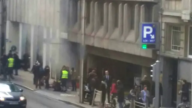Una tercera explosión sacudió la estación de metro de Maalbeek, en el centro de Bruselas.