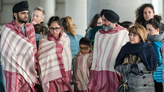 Люди, эвакуированные из аэропорта Брюсселя