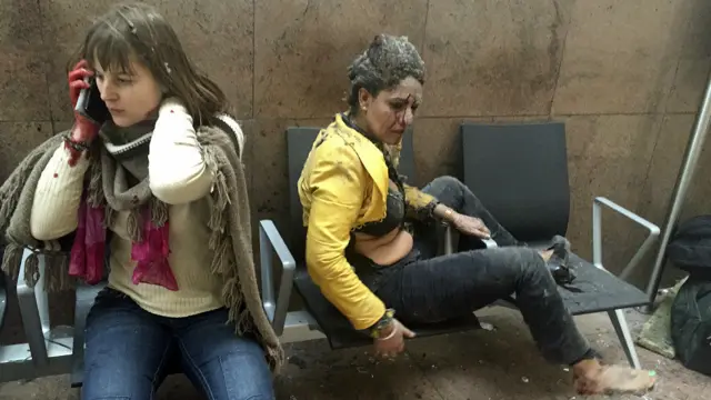 تحدثت تقارير عن حالة من الهلع بين رواد المطار.