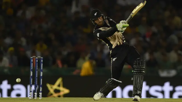 نیوزی لینڈ نے پاکستان کے خلاف ٹاس جیت کر پہلے بیٹنگ کرنے کا فیصلہ کیا۔ اوپنر مارٹن گپٹل اور کپتان کین ولیئمسن نے پہلی وکٹ کی شراکت میں 62 رنز بنائے۔