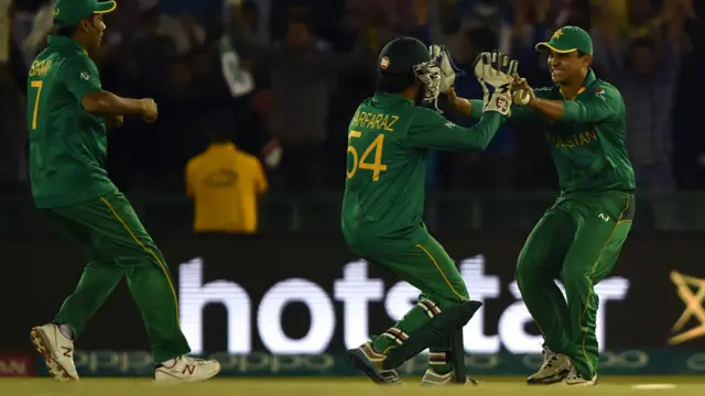 نیوزی لینڈ کی اننگز کے آخری اوورز میں پاکستانی بولرز نے قدرے بہتر بولنگ کی۔