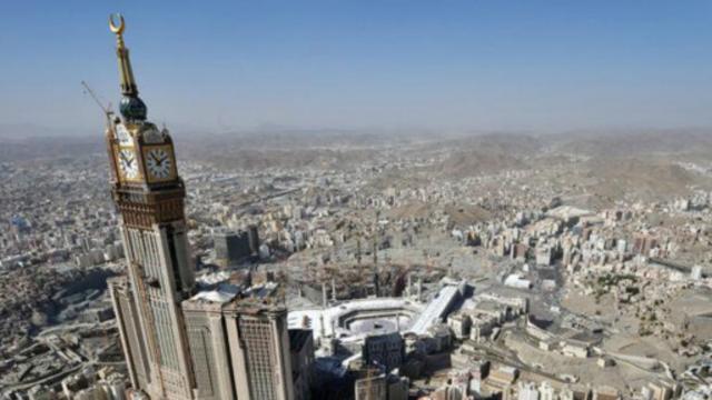 麦加皇家钟塔酒店（Mecca Royal Hotel Clock Tower）楼高 1,971 英尺（601 米），共 120 层，在 2012 年成为世界第二高楼。（图片来源：Fayez Nureldine/AFP/Getty Images）