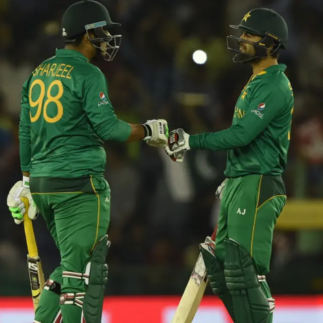 نیوزی لینڈ کے 180 رنز کے تعاقب میں پاکستان کی جانب سے احمد شہزاد نے اننگز کا آغاز کیا اور پہلی وکٹ کی شراکت میں 65 رنز بنائے۔