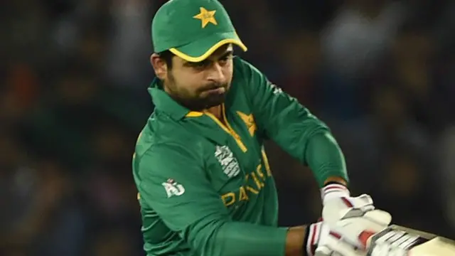 شاہد آفریدی کے 16ویں اوور میں آؤٹ ہونے کے بعد آخری 31 گیندوں پر ایک بھی چوکا نہ لگ سکا