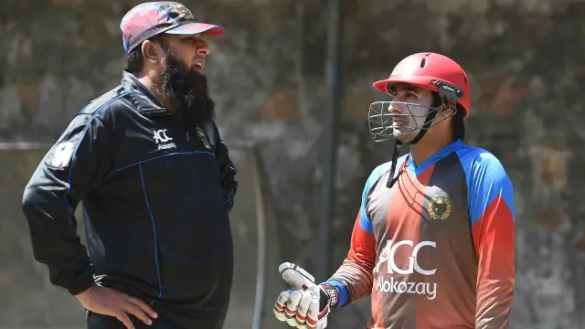 انضمام الحق دا مهال د افغانستان د کرېکټ لوبډلې روزونکى دى.