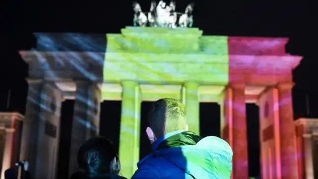 У Берліні підсвітили Бранденбурзькі ворота у кольори прапора Бельгії