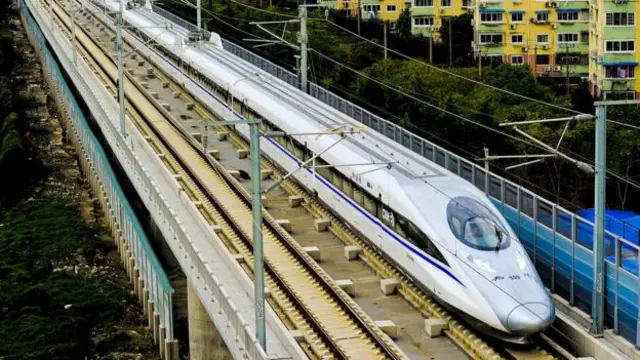 Khi dùng mạng lưới tàu cao tốc rộng khắp thì những thành phố chính trong vùng chỉ còn cách nhau một tiếng đồng hồ. (Ảnh: Getty Images)