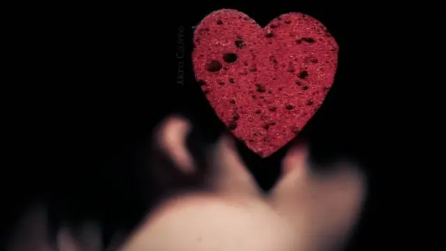 Tình yêu ở ngay quanh ta nhưng nó bắt đầu từ đâu? Love is all around us but where did it begin? (Ảnh: Juliana Coutinho/CC by 2.0)