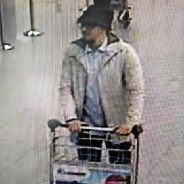 比利时警方发出通缉，缉拿一名在事件后逃亡的嫌疑人