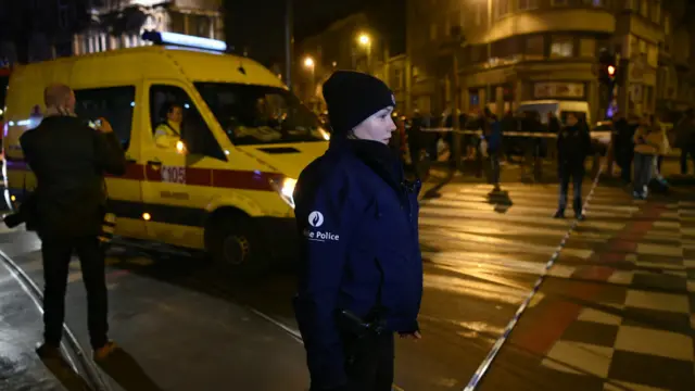 救援人员和警察在布鲁塞尔街头