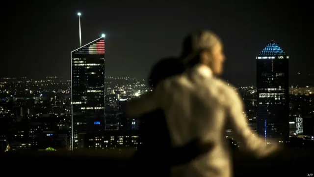 فرانس کے دارلحکومت پیرس میں برسلز کے ساتھ یکجہتی کا اظہار کیا گیا۔