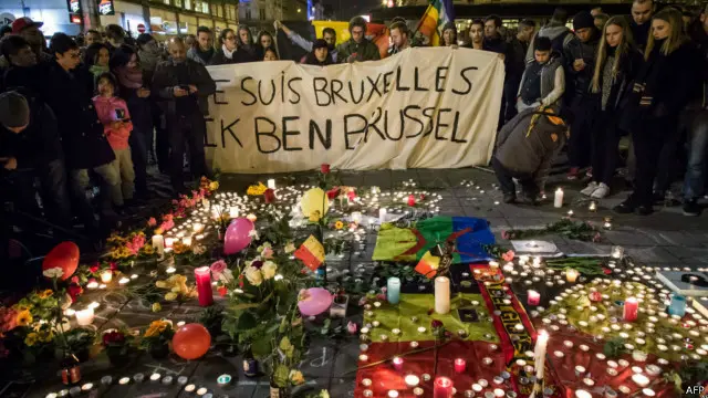 Biểu ngữ với dòng chữ 'Tôi là Brussels'