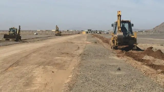 دغو ښکاریانو د فراه ښار په څنډو کې له شاوخوا ۸۰۰ جریبه ځمکې دېوال راتاو کړي چې یوه کوچنۍ برخه یې د مرغانو روزنې ته ځانګړې شوې.