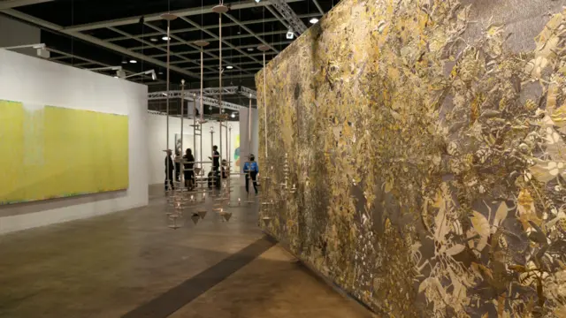 美国艺术家佩‧怀特(Pae White)结合现代数码技术的织锦作品。