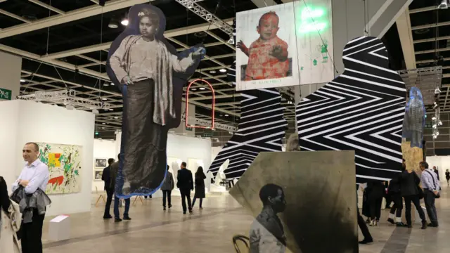 澳大利亚艺术家布鲁克‧安德鲁(Brook Andrew)的作品《建筑(吞噬)帝国》