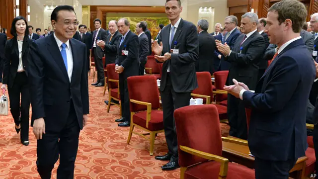 Mark Zuckerberg y el primer ministro chino, Li Keqiang