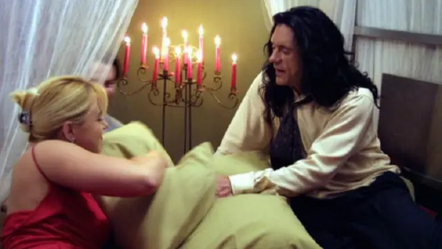 يحتوي الفيلم على خمسة مشاهد جنسية طويلة للغاية 