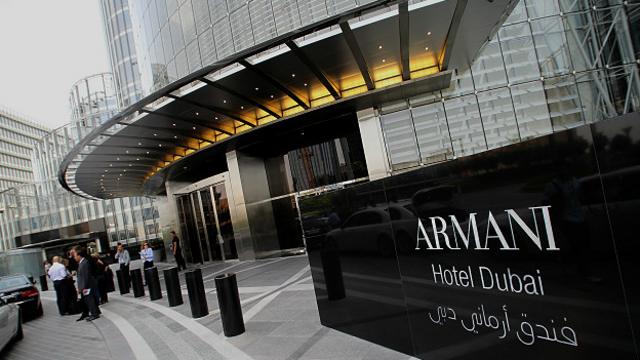 Hoteles Armani, ropa Bugatti: lo que arriesgan las marcas de lujo al  invadir mundos desconocidos - BBC News Mundo