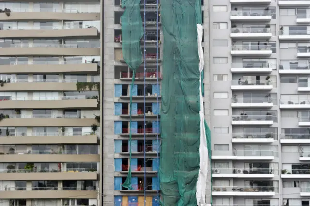 Edificio en construcción en Lima